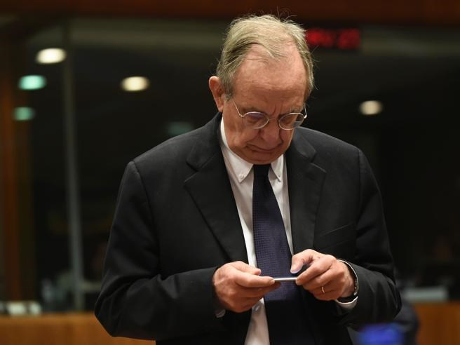 Padoan replica a Renzi: «Non sprecheremo la manovra: l'obiettivo è lasciare conti in ordine»